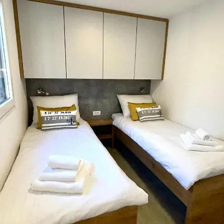 Holiday home Mobile 70m Distant From *